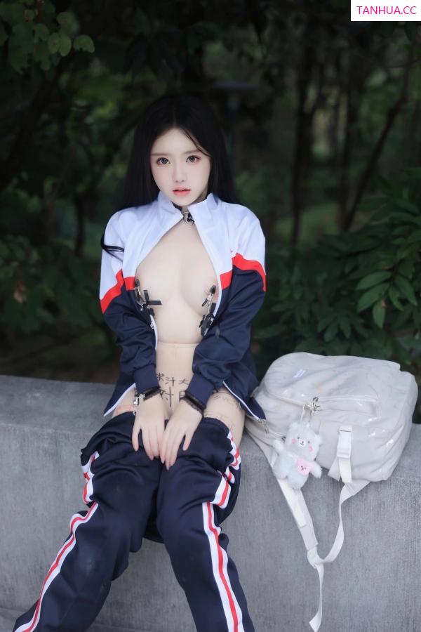   [XiuRen]高清写真图 2024.04.02 No.8335 小薯条nienie 美臀性感第39张图片